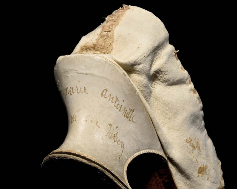 Ce-soulier-Marie-Antoinette-propose-depart-8-000-10-000-euros_1_1399_1119.jpg